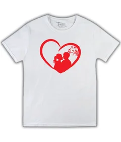 Прикольные футболки: влюбленные в сердце на белой